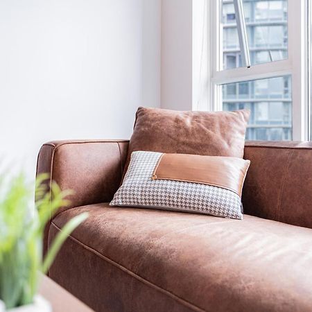 Amazing Views ! Leather Furniture ! Cozy Condo! Vancouver Zewnętrze zdjęcie