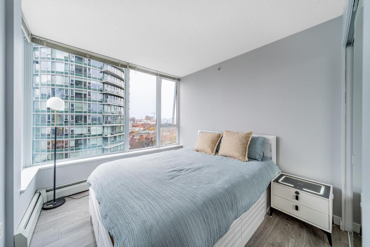 Amazing Views ! Leather Furniture ! Cozy Condo! Vancouver Zewnętrze zdjęcie
