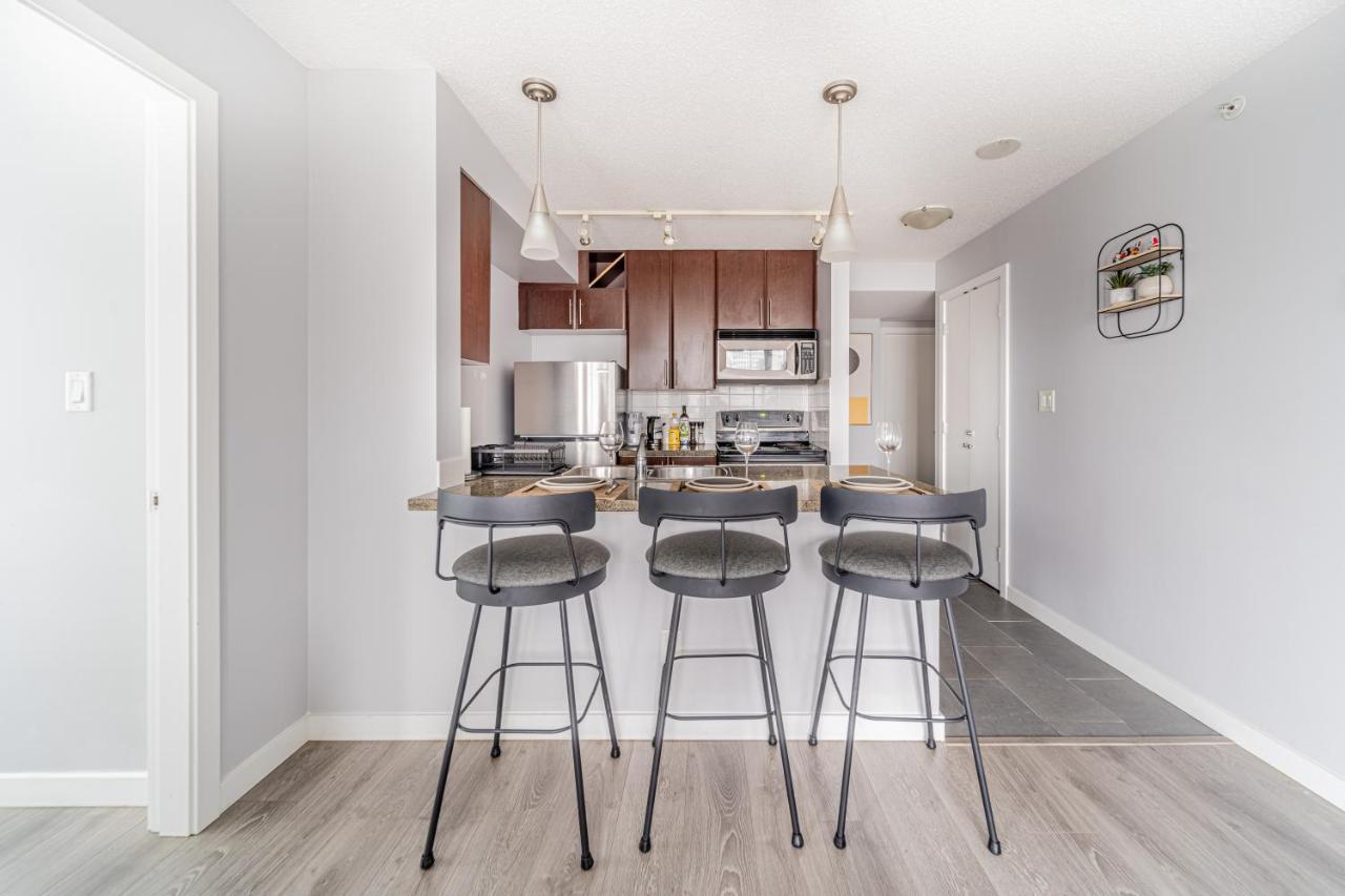 Amazing Views ! Leather Furniture ! Cozy Condo! Vancouver Zewnętrze zdjęcie