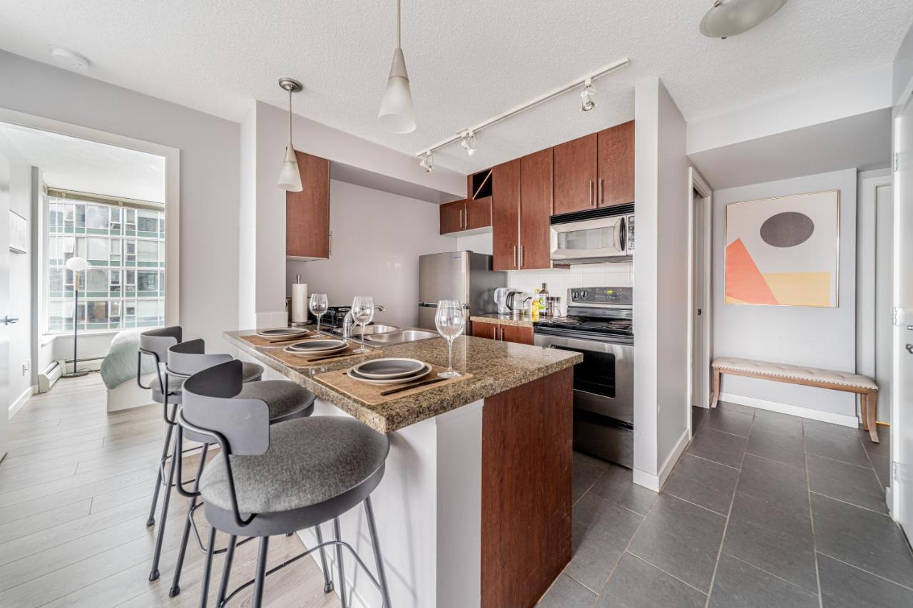 Amazing Views ! Leather Furniture ! Cozy Condo! Vancouver Zewnętrze zdjęcie