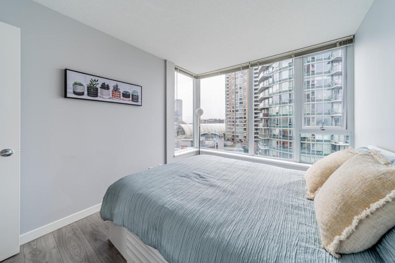 Amazing Views ! Leather Furniture ! Cozy Condo! Vancouver Zewnętrze zdjęcie